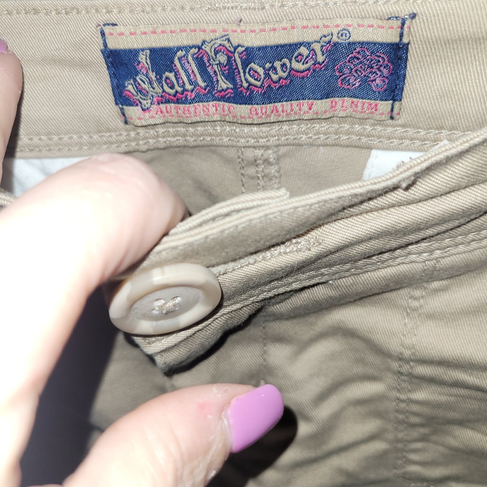 WallFlower Khaki Chino Shorts Tan Stretch Twill‎ Low Rise Size 7 RN120246 y2k - Picture 3 of 7